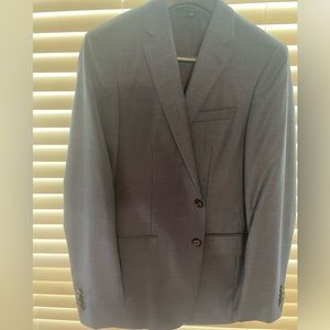 A blue heathered tailor-fitted blazer